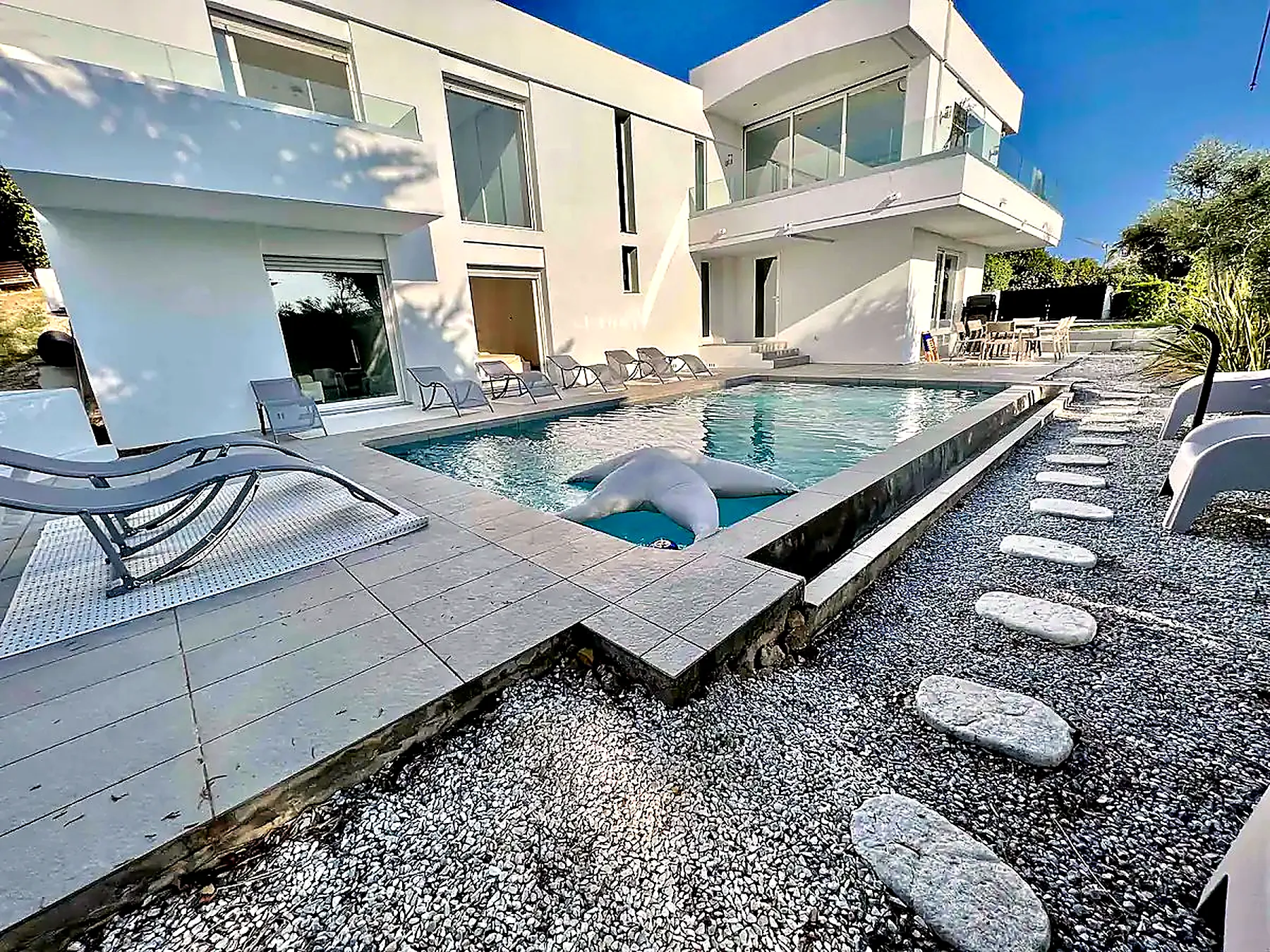 Piscine privée et architecture contemporaine de la Villa Margaritta
